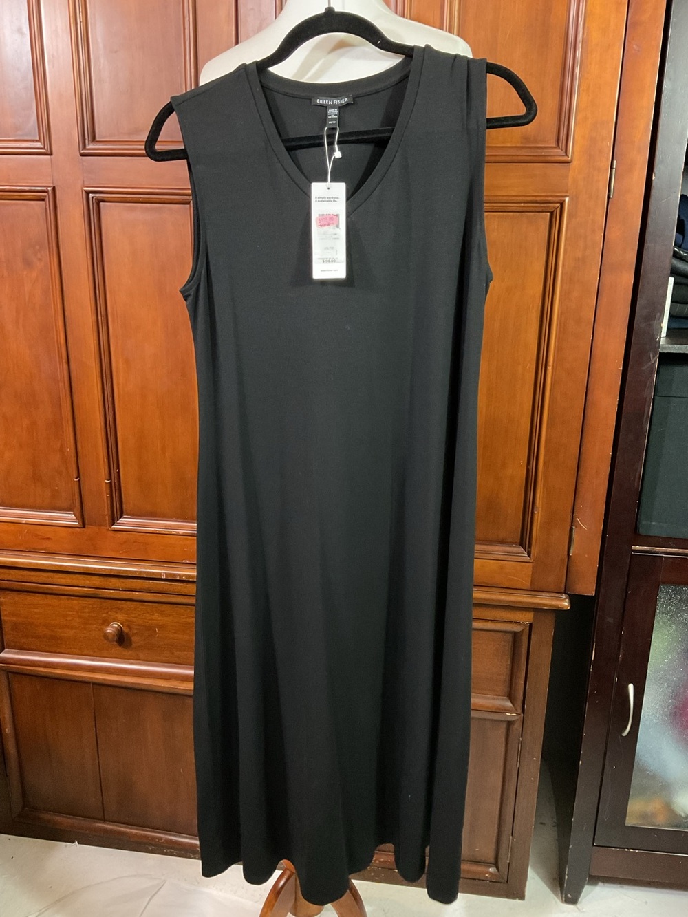 Eileen Fisher Women’s Sleeveless Vneck Black Mid Length Size XS NWT MSRP $198 Mu